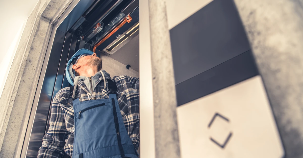 elevator-doors-repair-performed-by-professional